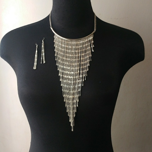 Gorgeous Shimmering Bib Necklace Set - Picture 2 of 2